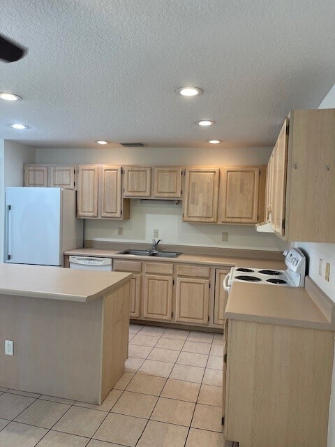 Building Photo - 1869 Highland Rd