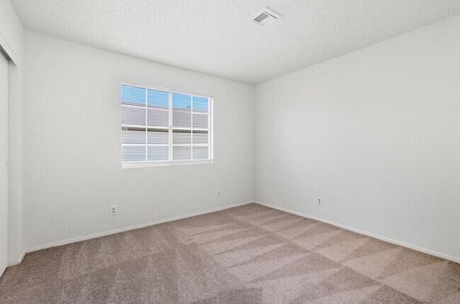 Building Photo - 2 Bedroom Unit - AVAILABLE NOW - ** MOVE I...