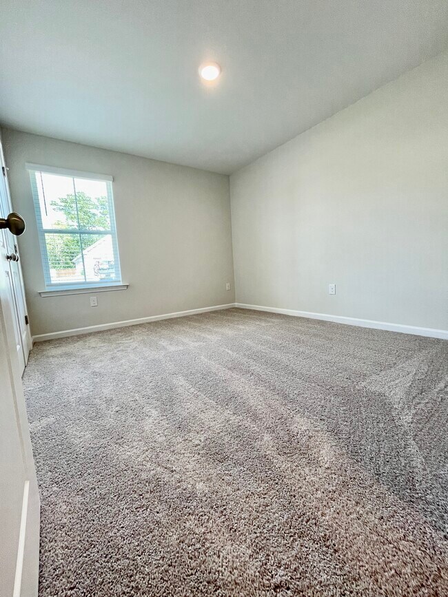 Building Photo - 631 Ridgeland Rd