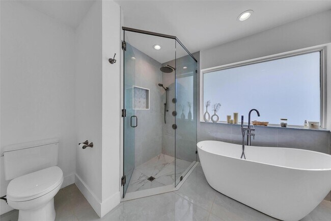 Building Photo - 9585 Carousel Cir S