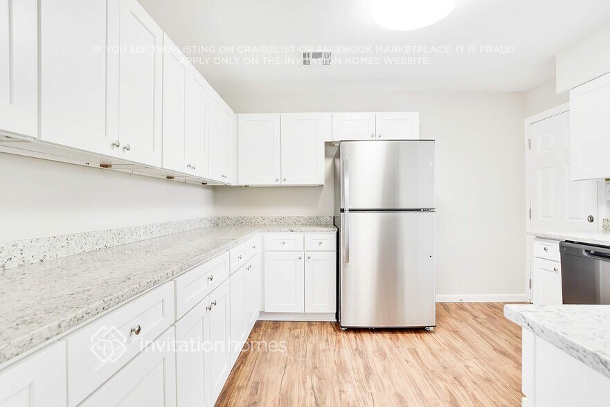 Building Photo - 1115 N Powers Dr