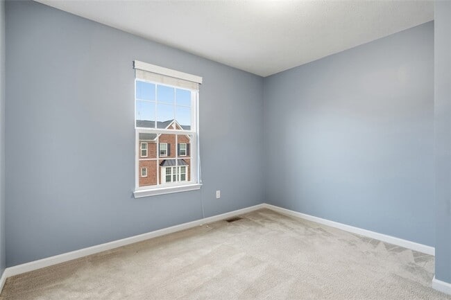 Building Photo - 1204 Pointe View Dr