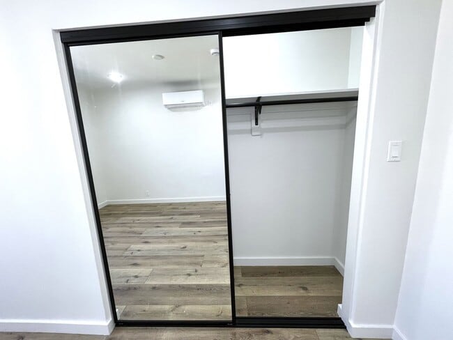 Building Photo - 4024-28 Lincoln