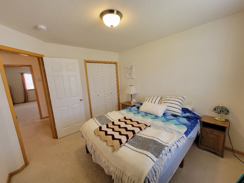 Building Photo - 456 Lavastone Ave