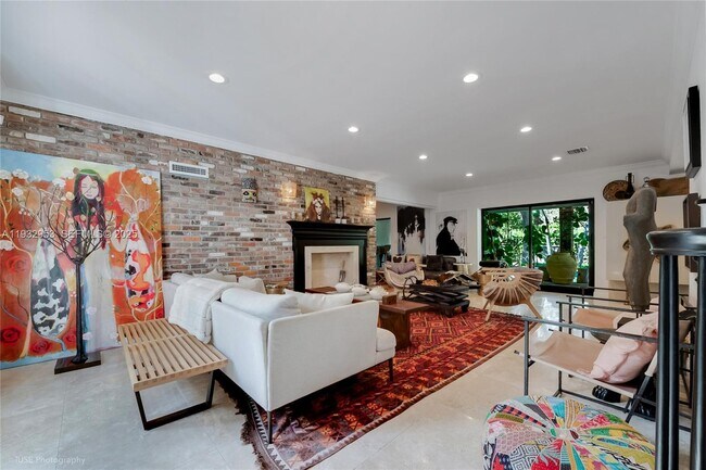 Building Photo - 10700 Old Cutler Rd