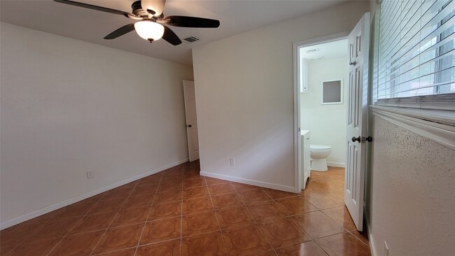 Building Photo - 12407 Russ Dr