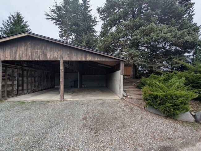 Building Photo - Rent Your Own Oasis! Available Now!