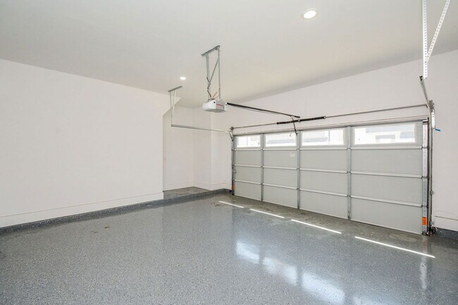 Building Photo - 310 Cyclamen St