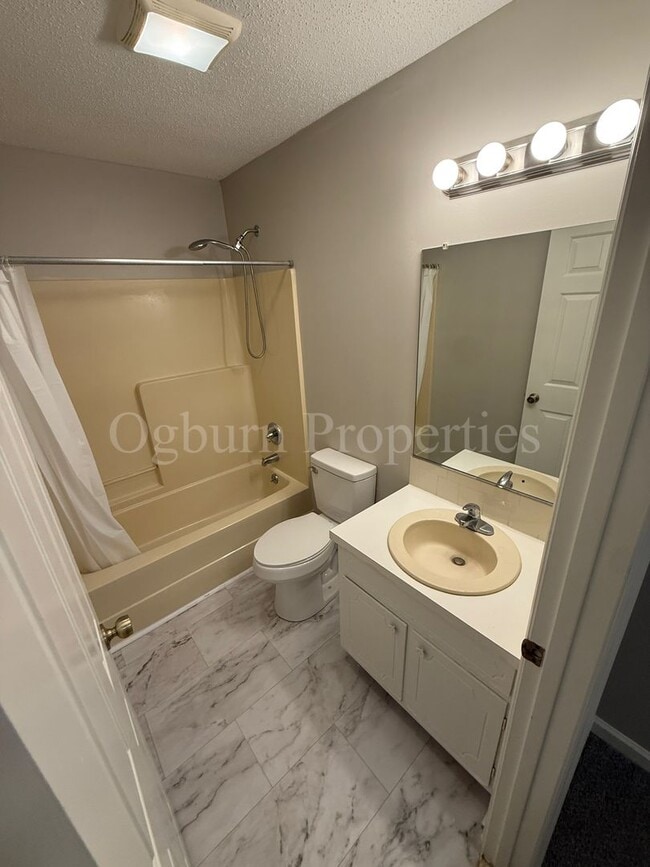 Building Photo - 1018 Cedar Pl Ct