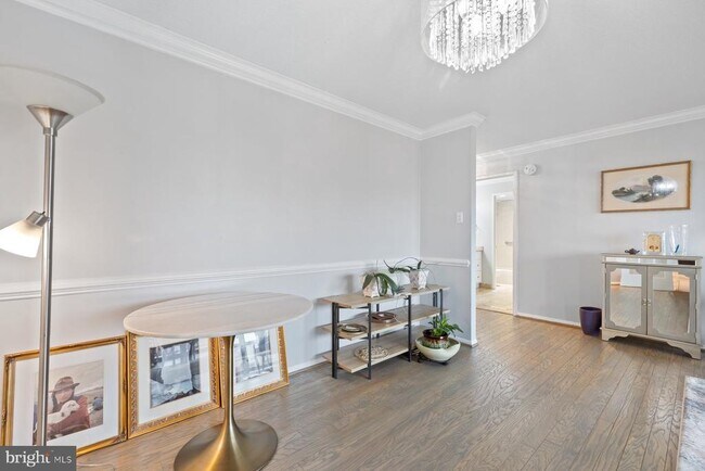 Building Photo - 203 Yoakum Pkwy