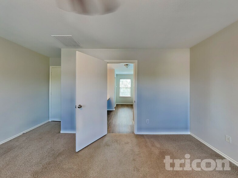 Building Photo - 1525 Trent Dr