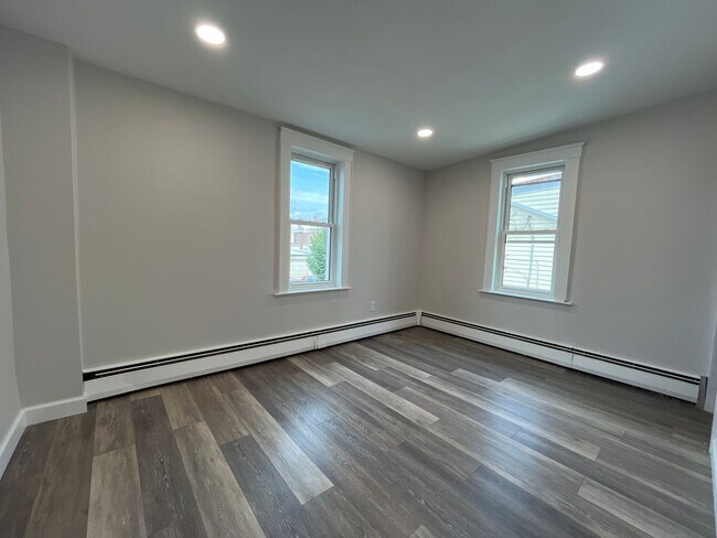 Building Photo - Freshly updated 3-bedroom, 1-bath twin hom...