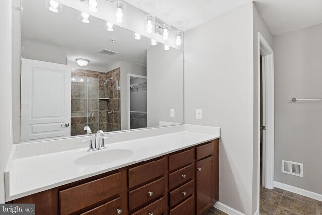 Building Photo - 14814 Mason Creek Cir