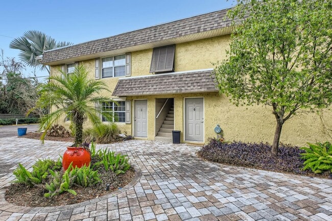 Building Photo - 2004 Dunsford Terrace