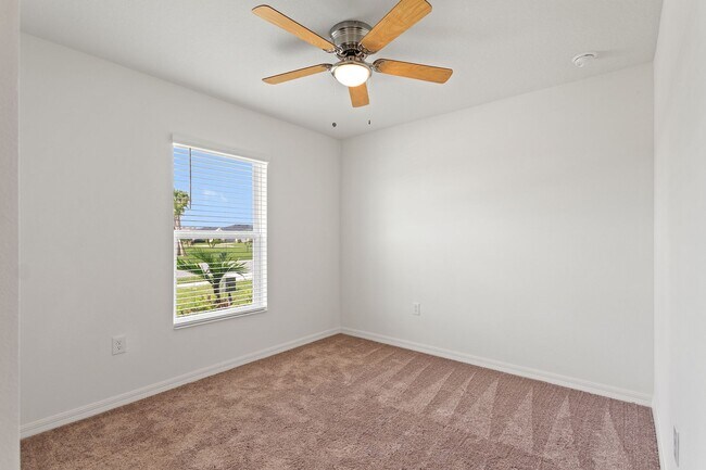 Building Photo - Beautiful Newer Build! Pet-Friendly 4-Bedr...