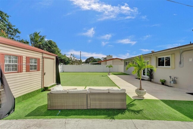 Building Photo - 19625 NW 6th Pl