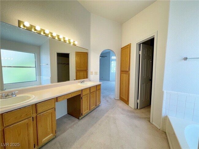 Building Photo - 420 Crater Ct