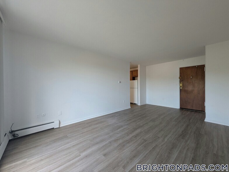 Building Photo - 142 Kenrick St
