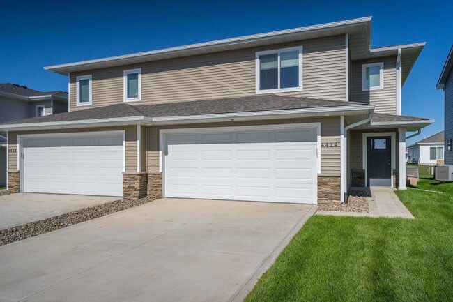 Building Photo - New 3 Bedroom Two Story