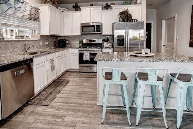 Building Photo - 205 Driftwood Ln