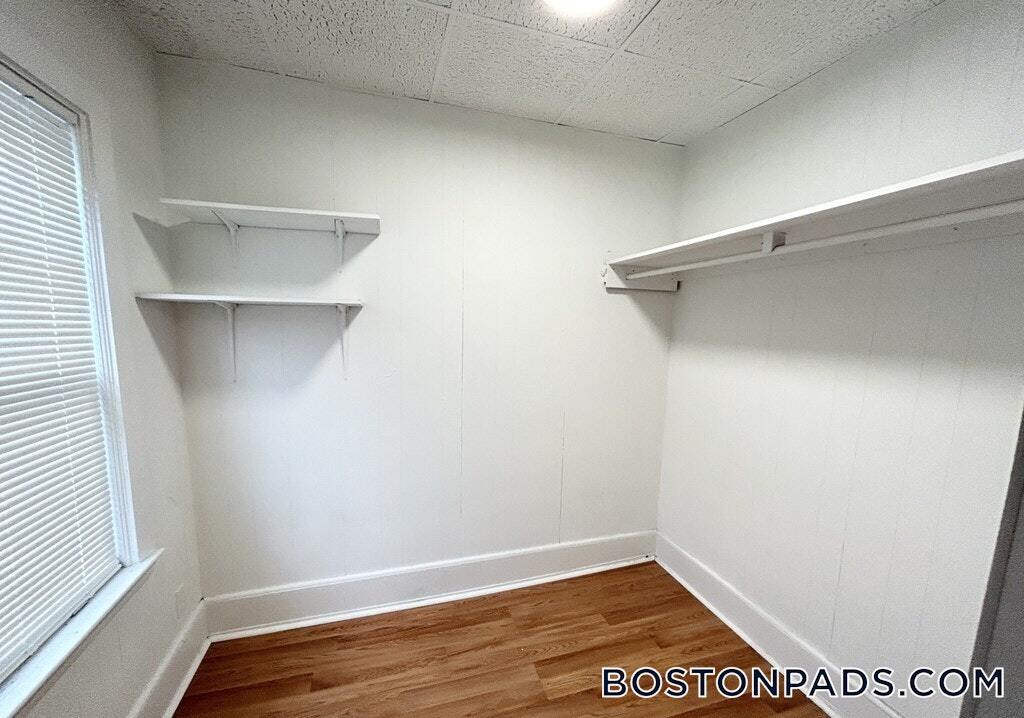 Building Photo - 103 Buttonwood St