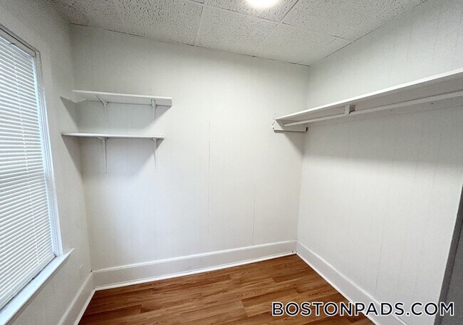 Building Photo - 103 Buttonwood St