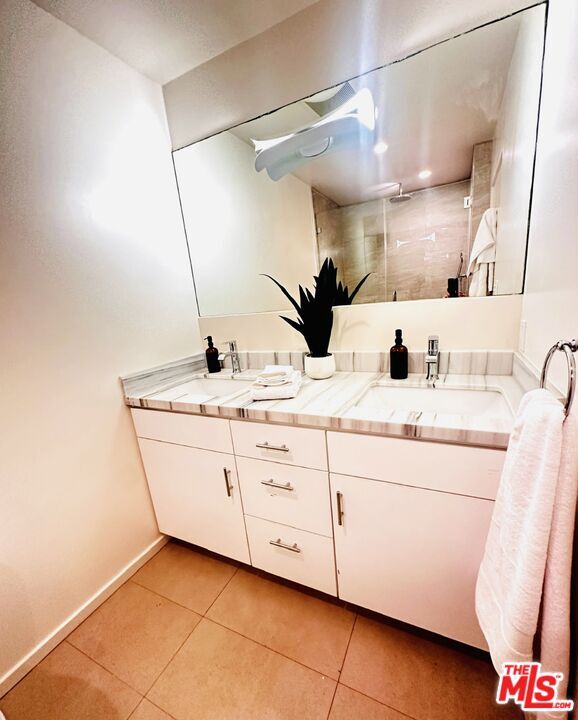 Building Photo - 406 N Oakhurst Dr