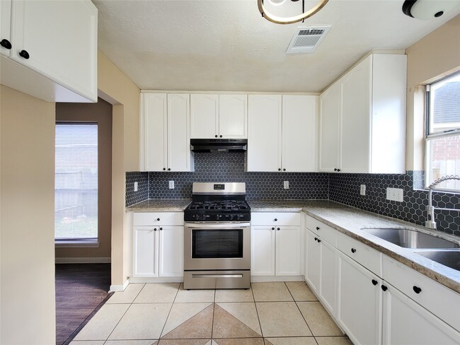 Building Photo - 4626 Jaymar Dr