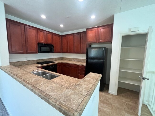 Building Photo - HAMPTON VILLAGE - 2 BR / 2 BA CONDO AVAILABLE NOW!