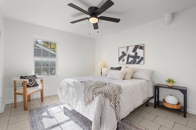 Building Photo - 9845 Dennis Dr