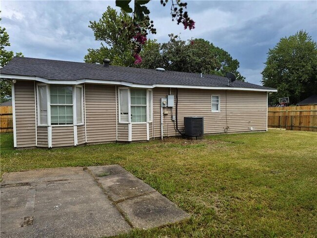 Building Photo - 5060 Radcliff St