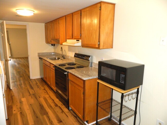 Building Photo - 407 Folkstone Cir