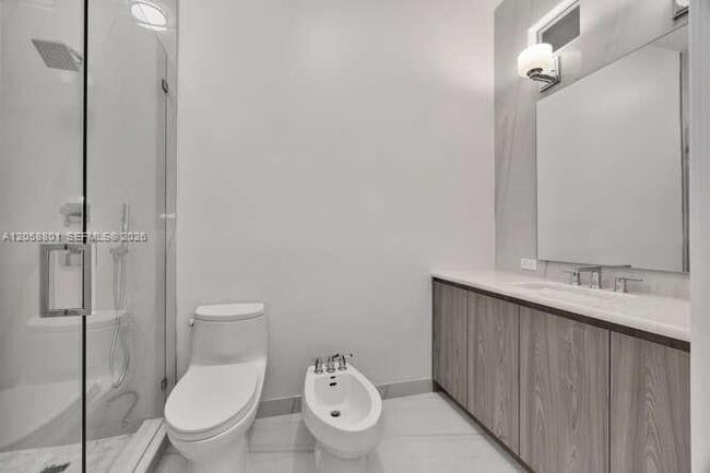 Building Photo - 621 N Mashta Dr