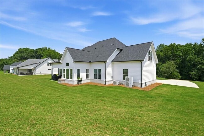 Building Photo - 2049 Chestnut Oak Trl