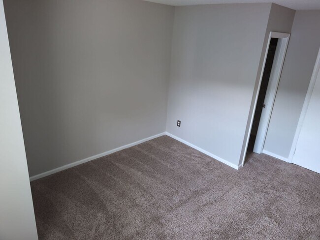 Building Photo - 725 Oleander Cir