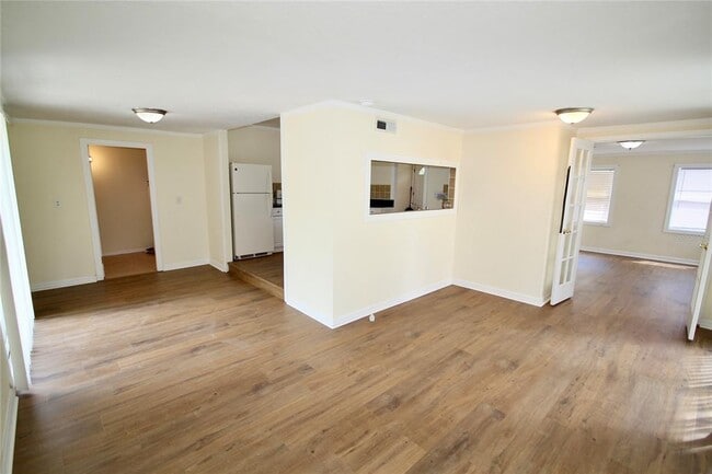 Building Photo - 1806 S Cedar Ave