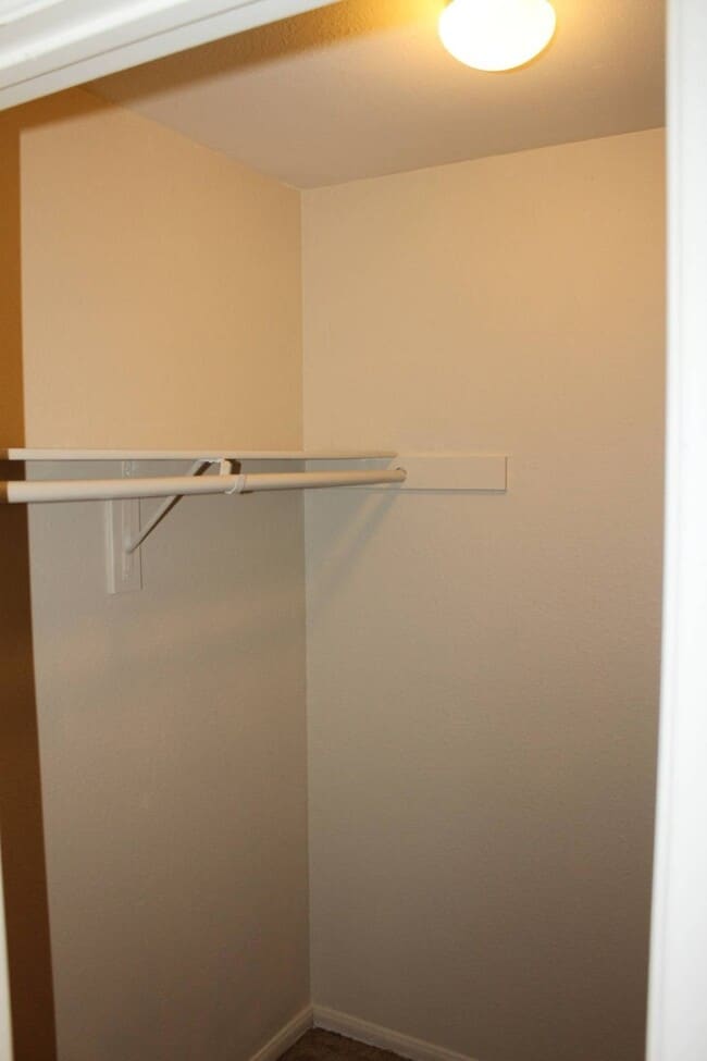 Building Photo - Charming 2BR/1BA Condo – Resort-Style Amenities!