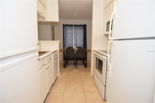 Building Photo - 8625 Mallard Reserve Dr