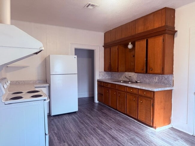 Building Photo - Affordable Three Bedroom Two Bath Home