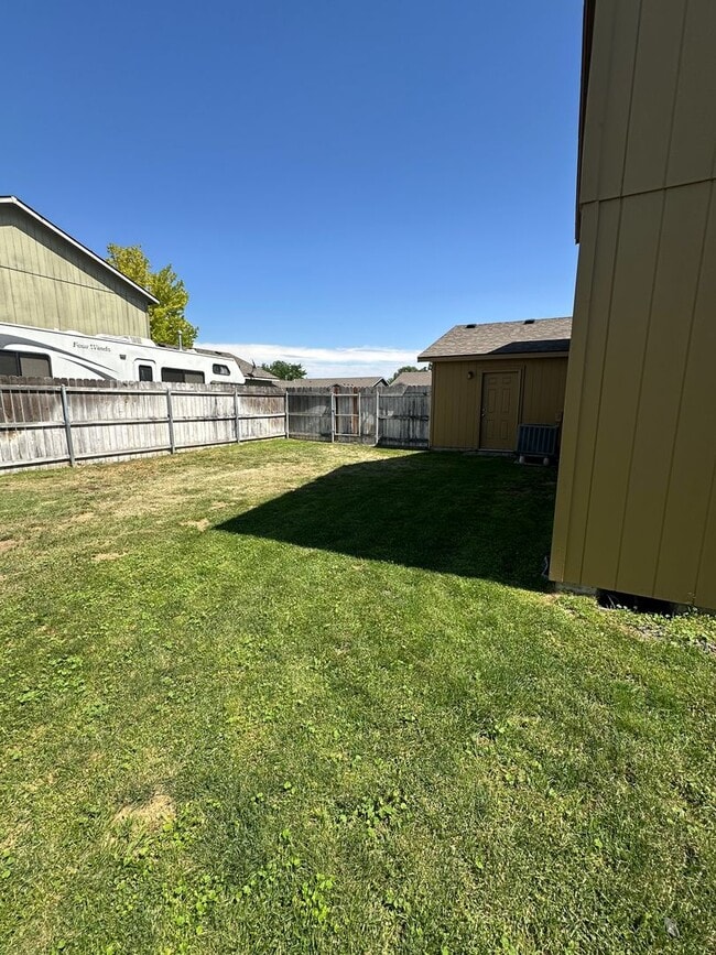 Building Photo - Spacious 4 Bedroom, 3 Bath Home with Fence...