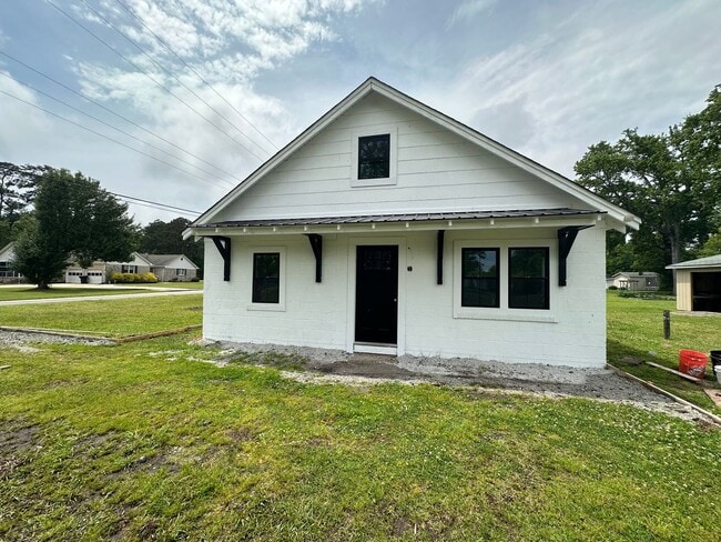 Building Photo - FULLY RENOVATED! 3 Bed/2 Bath in Wanchese