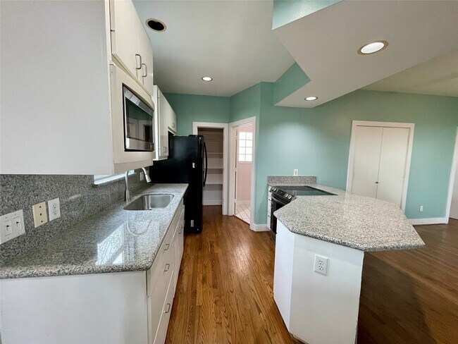 Building Photo - 5901 Fairdale Ln