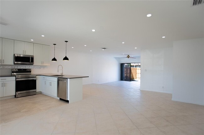 Building Photo - 2615 SW 74th Terrace