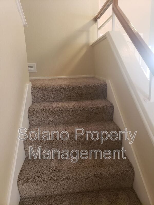 Building Photo - 654 Catalina Cir