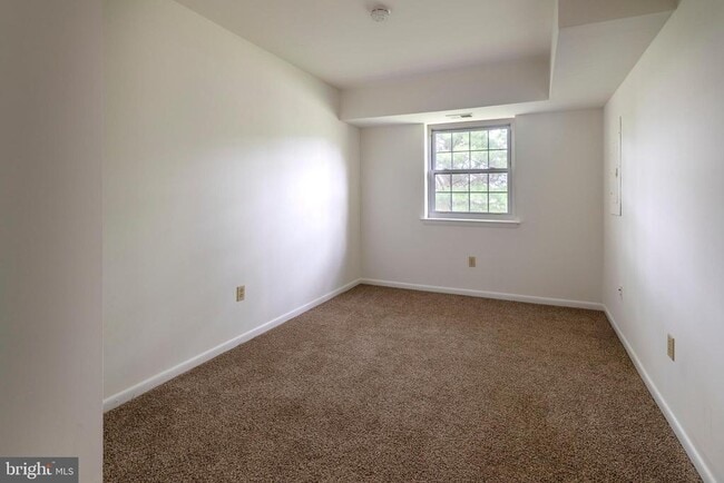 Building Photo - 3324 Valley Dr