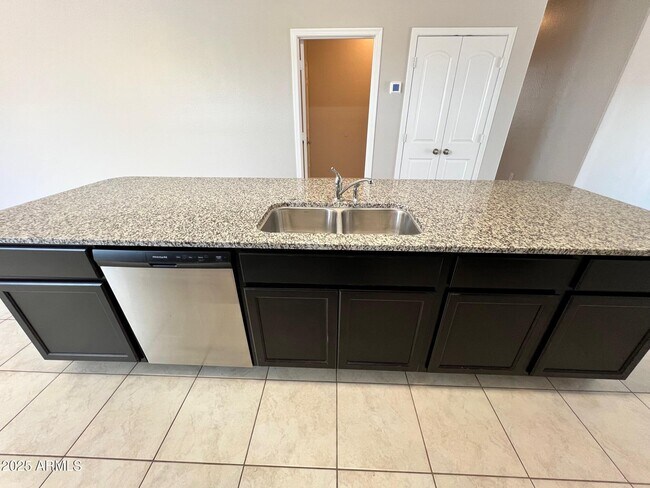 Building Photo - 28945 N Amber Way