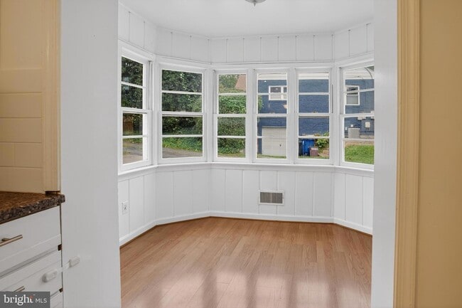 Building Photo - 5205 Saratoga Ave