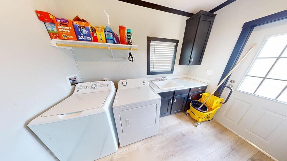 Building Photo - 822 Private Rd