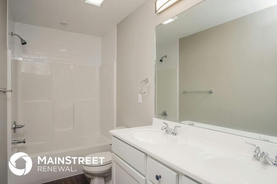 Building Photo - 2064 N Sarah Dr