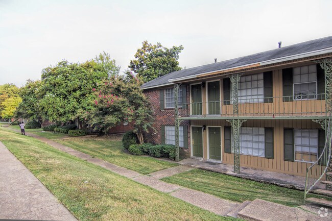 Building Photo - Carriage House